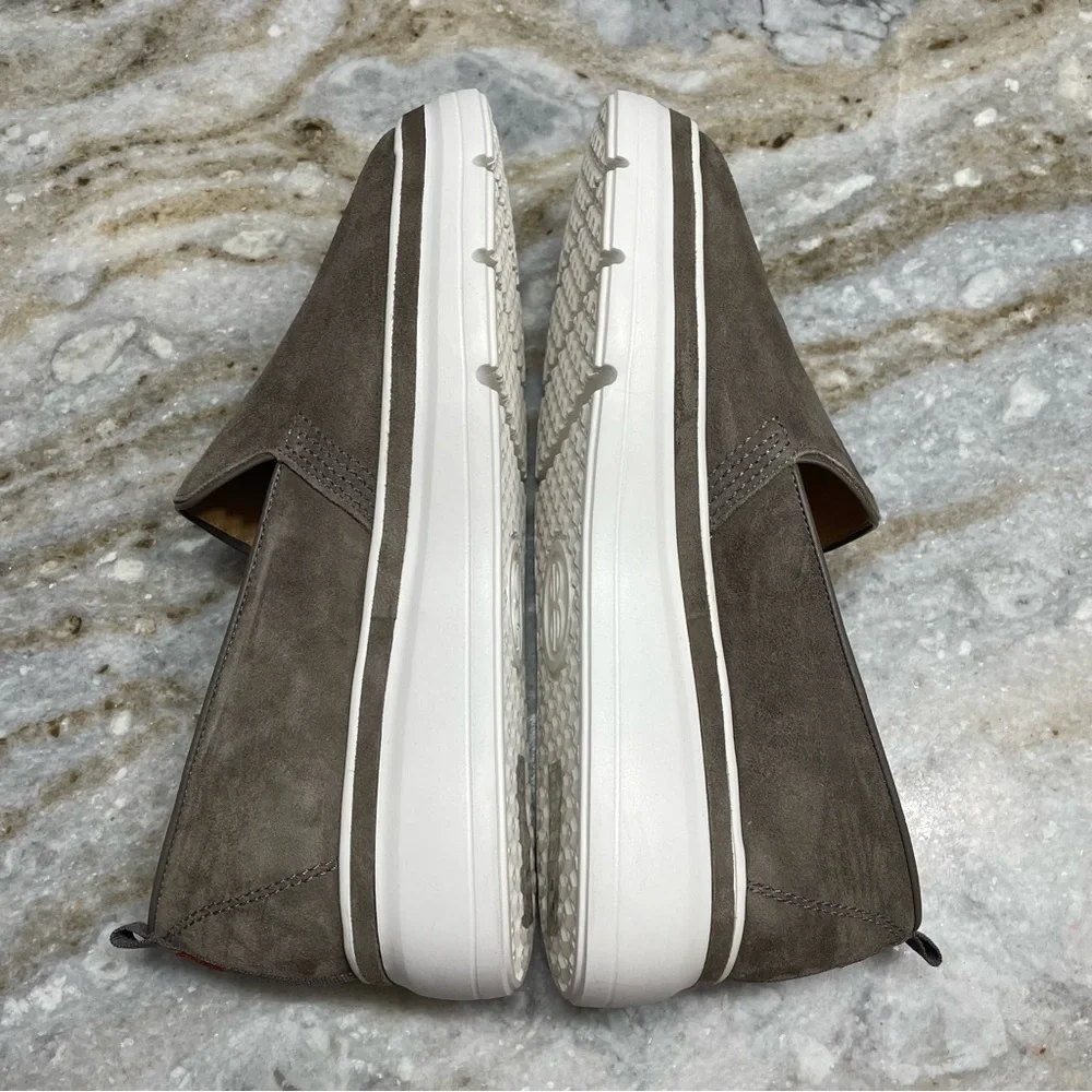 BILL BLASS Sutton Suede Sneaker in Cement Size 9.5